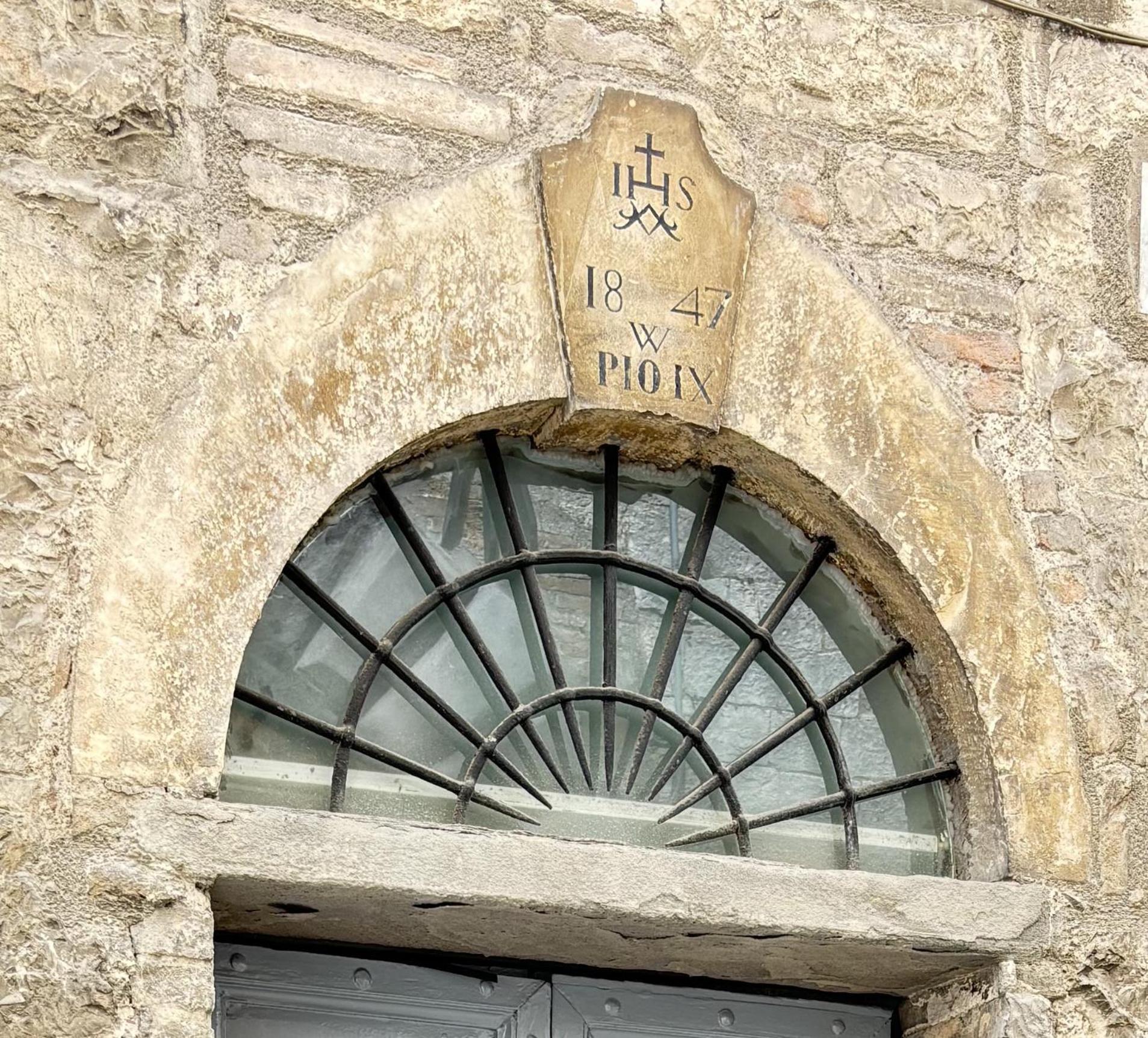 דירות גוביו Red House מראה חיצוני תמונה